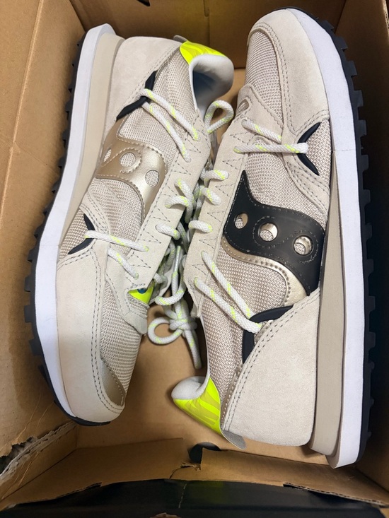 Saucony Shoes - Saucony Beige with Neon Yellow Accent Retro Runner Sneakers